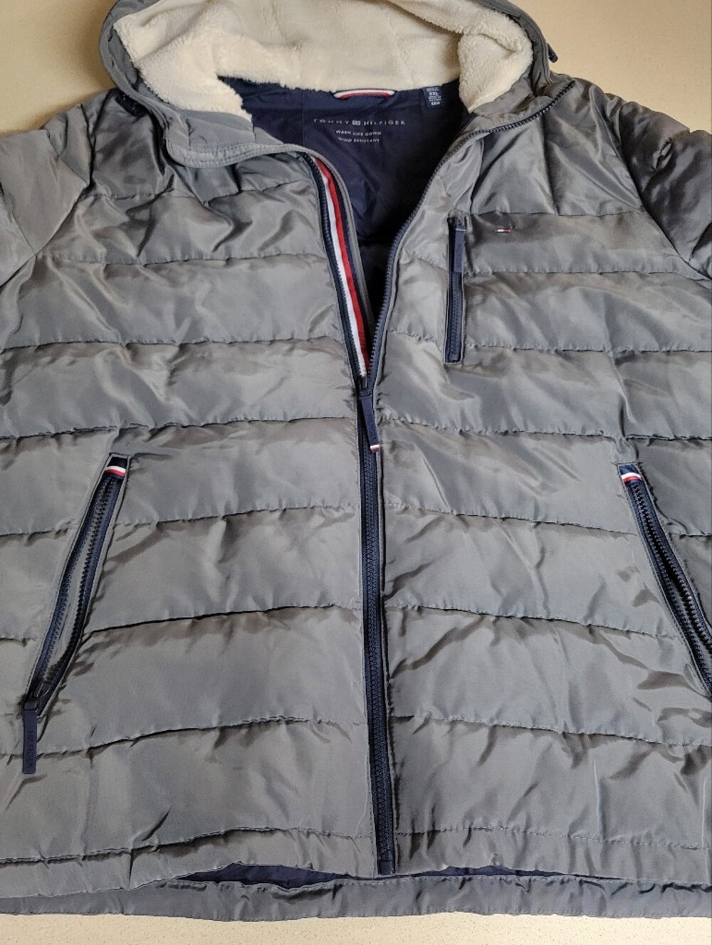 Tommy Hilfiger Men's Light Gray Quilted Hooded Puffer Jacket